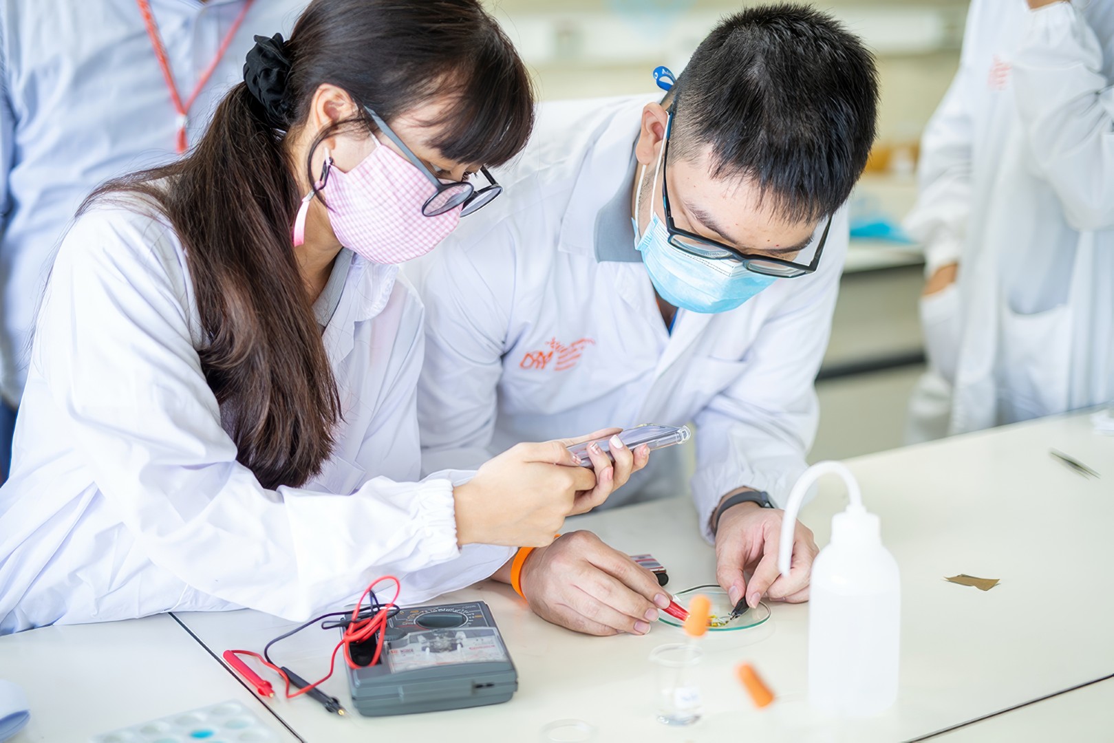 หลักสูตรการฝึกอบรมความปลอดภัยในการทำงานภายในห้องปฏิบัติการและโรงประลอง สำหรับนักเรียน